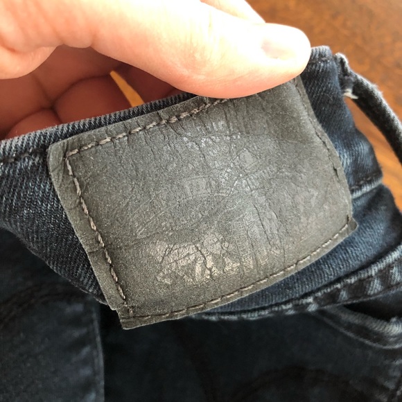 Black Levi’s super skinny jeans - Picture 2 of 4